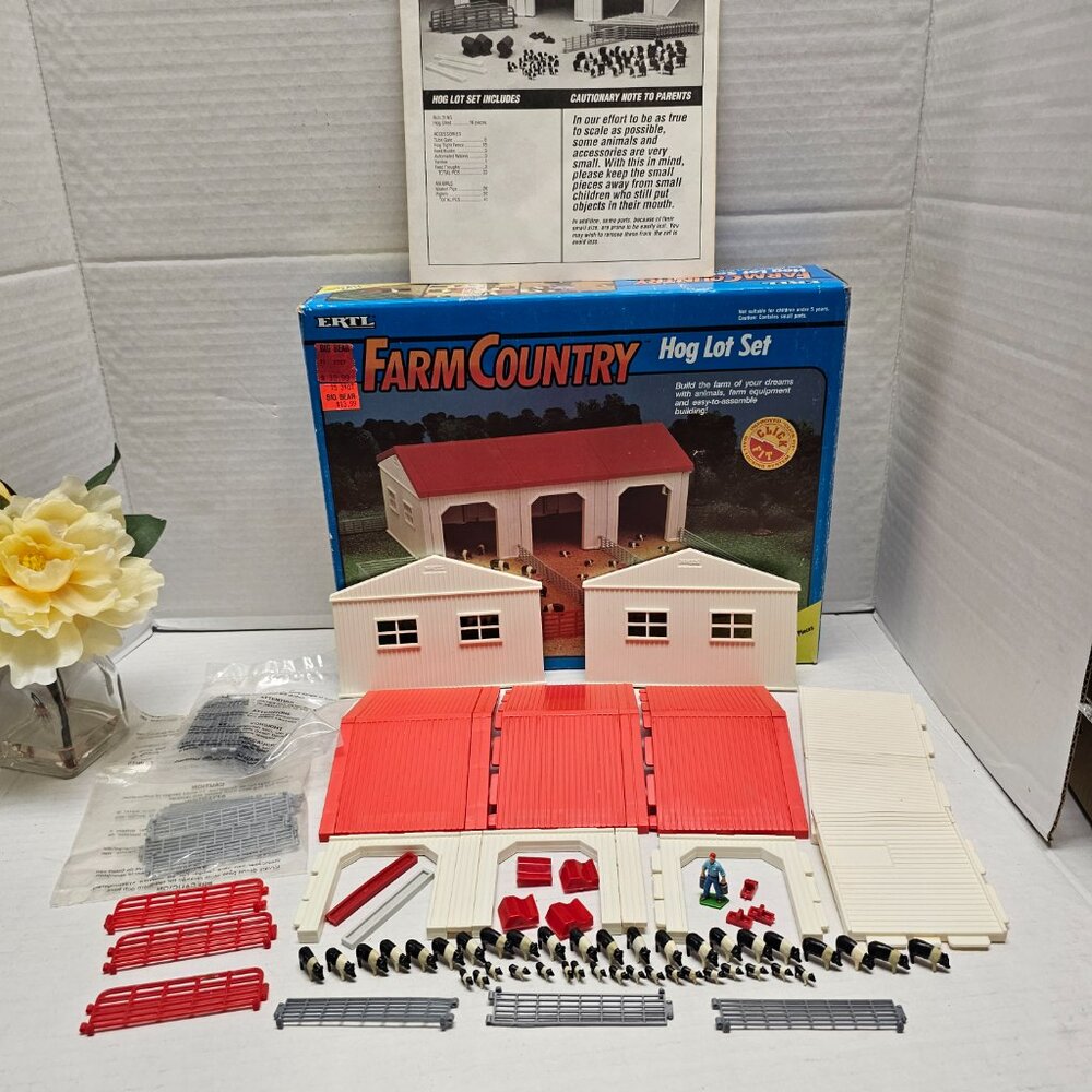 Rare Box ERTL Build Farm Country Hog Pig Lot Set Shed Waterers Farmer Fence 1991